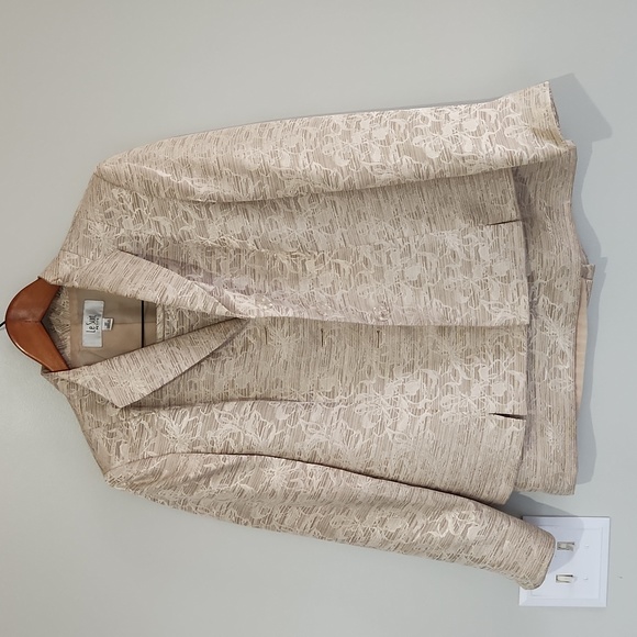 Le Suit Dresses & Skirts - Vintage Metallic Beige Le Suit 2pc Set sz 8 Petite Blazer Jacket & Skirt shiny